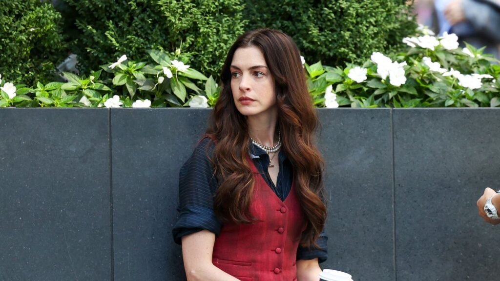 Anne Hathaway Is About to Revolutionize Fall Layering Anne Hathaway Is About to Revolutionize Fall Layering