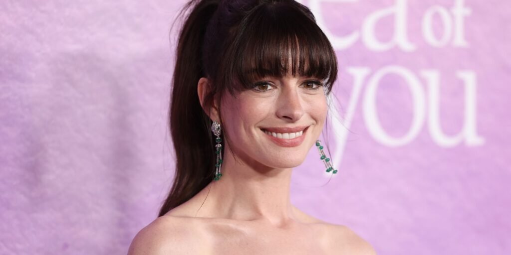 Anne Hathaway Wore a Travel-Ready Two-Piece Matching Set