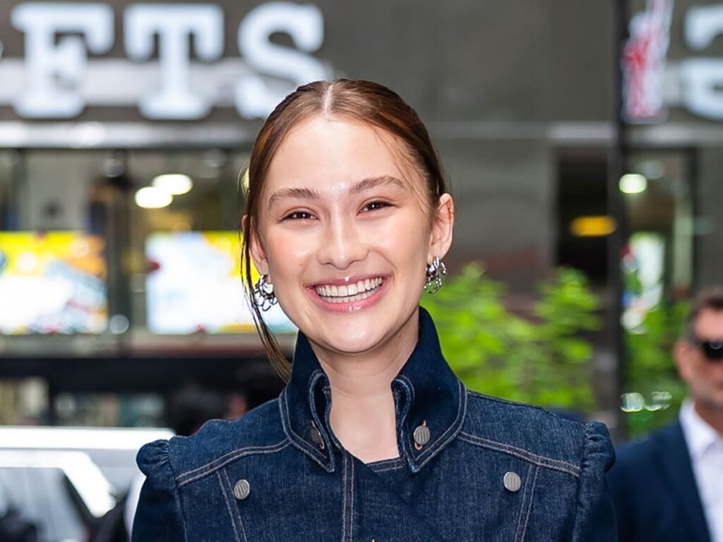 Lola Tung's All-Denim Look Featured These Carrie Bradshaw-Approved Accessories
