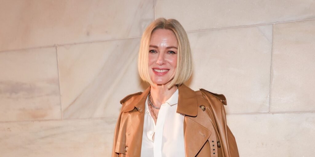 Naomi Watts Swapped Her Blonde Bob For a Jackie Kennedy-Brunette Lob Naomi Watts Swapped Her Blonde Bob For a Jackie Kennedy-Brunette Lob