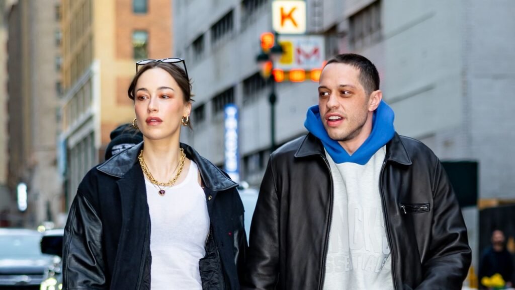 Pete Davidson and Elsie Hewitt Are Expecting Their First Child Pete Davidson and Elsie Hewitt Are Expecting Their First Child