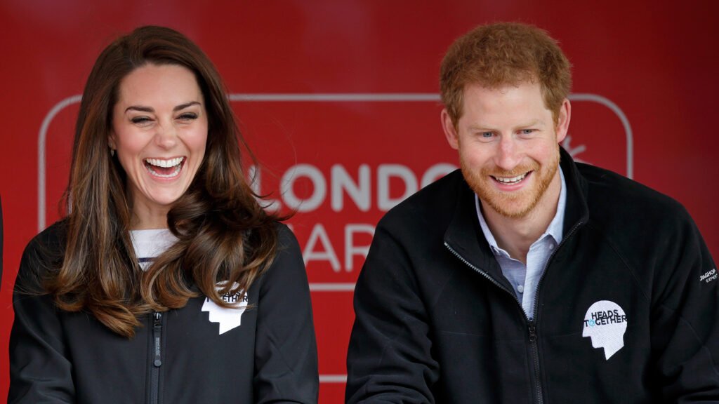 LONDON, UNITED KINGDOM - APRIL 23: (EMBARGOED FOR PUBLICATION IN UK NEWSPAPERS UNTIL 48 HOURS AFTER CREATE DATE AND TIME) Prince William, Duke of Cambridge, Catherine, Duchess of Cambridge and Prince Harry cheer on runners as they start the 2017 Virgin Money London Marathon on April 23, 2017 in London, England. The Heads Together mental heath campaign, spearheaded by The Duke &amp; Duchess of Cambridge and Prince Harry, is the marathon's 2017 Charity of the Year. (Photo by Max Mumby/Indigo/Getty Images)