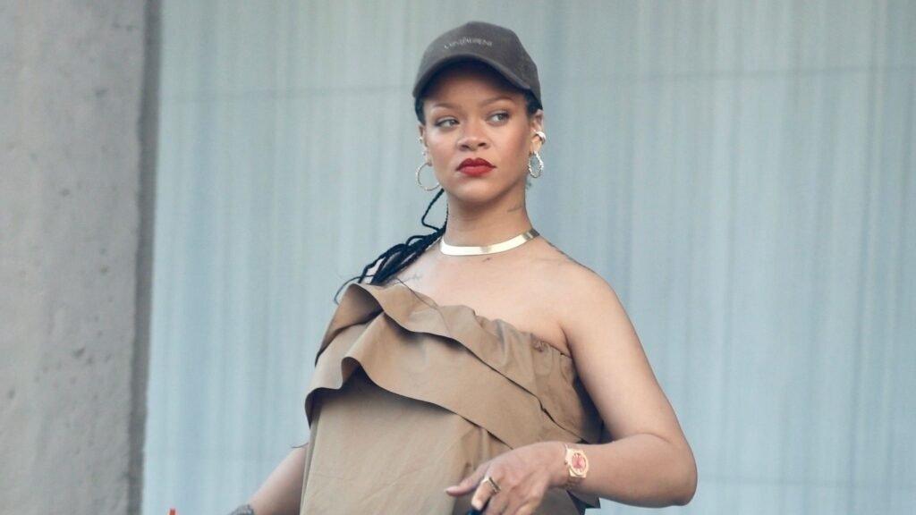 Do We Have a Reigning Summer Sneaker? Celebs Are Split