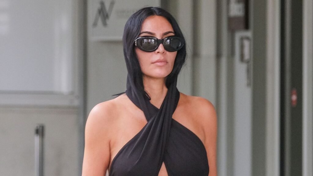 In Venice, Kim Kardashian Gives Her Airport Look a Glamorous Twist In Venice, Kim Kardashian Gives Her Airport Look a Glamorous Twist