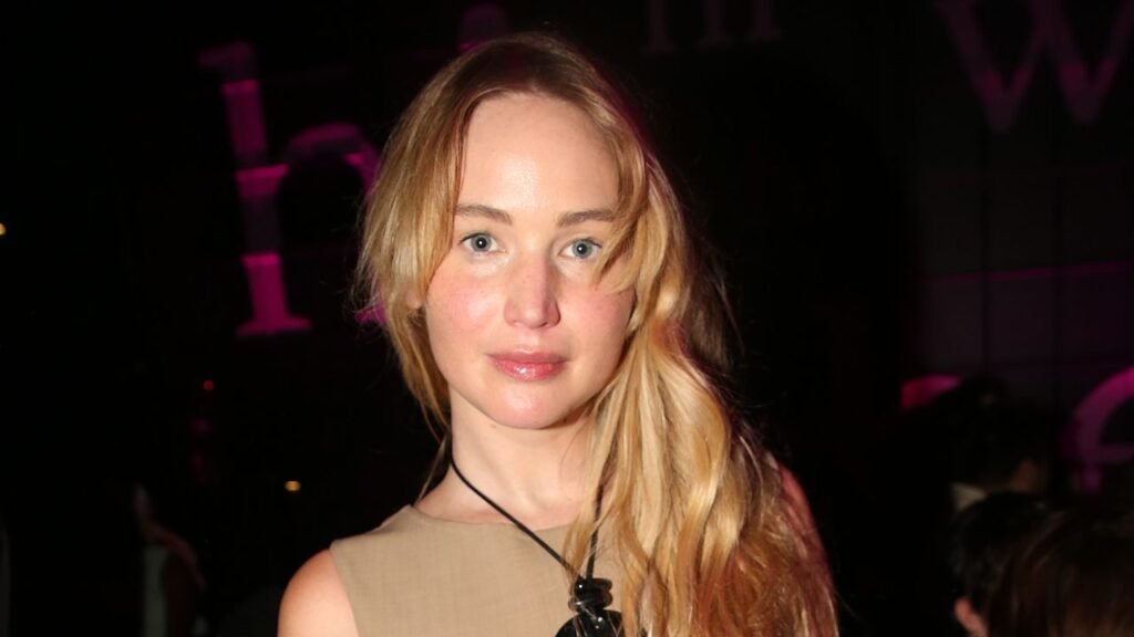 Jennifer Lawrence’s ‘Dracula’ Book Bag Has the Internet Divided