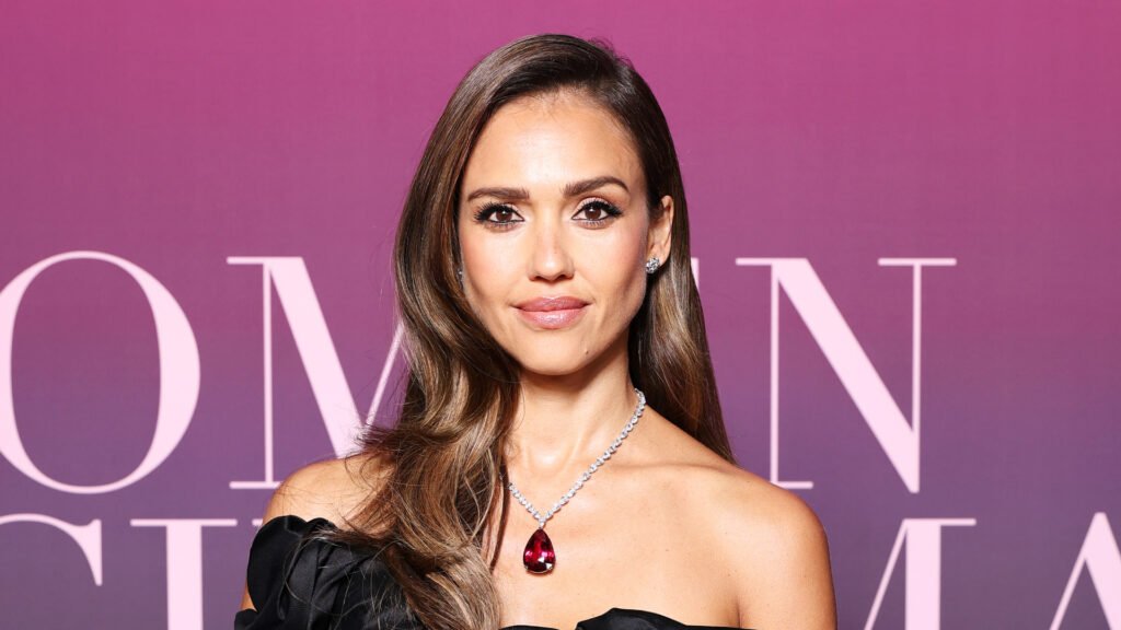 Jessica Alba’s French Manicure Has a ’90s Twist Jessica Alba’s French Manicure Has a ’90s Twist