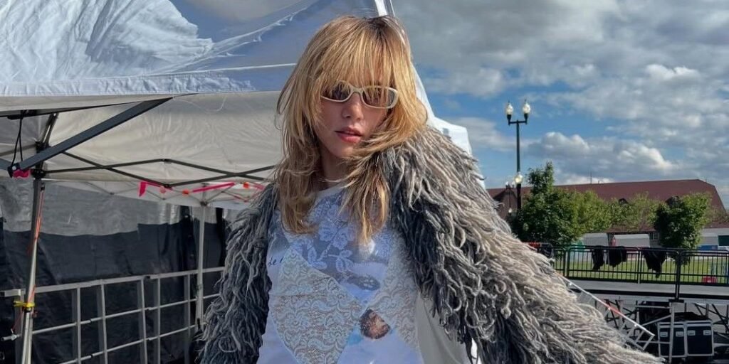 The Boho Bangs Trend Brings Glastonbury Girl Energy Into Fall The Boho Bangs Trend Brings Glastonbury Girl Energy Into Fall