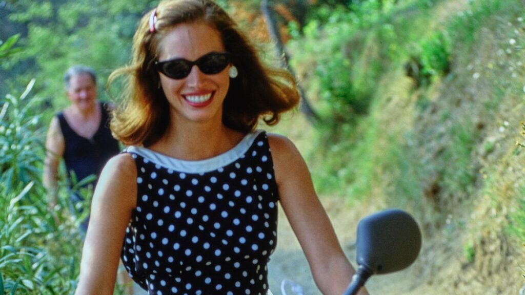 What to Wear in Italy, From City Style to Seaside Looks What to Wear in Italy, From City Style to Seaside Looks