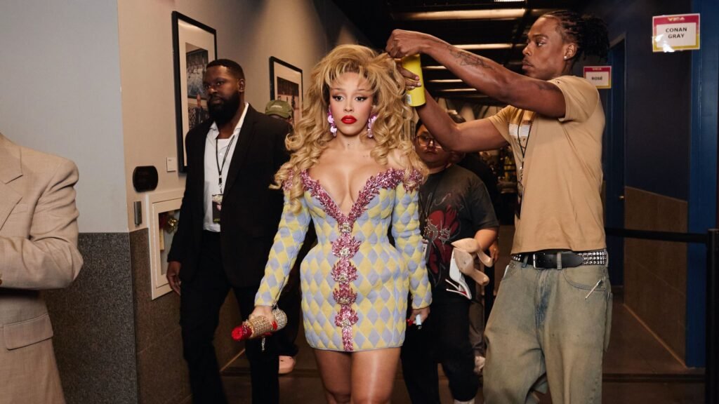 A Closer Look at Doja Cat’s Campy ’80s Style at the 2025 VMAs