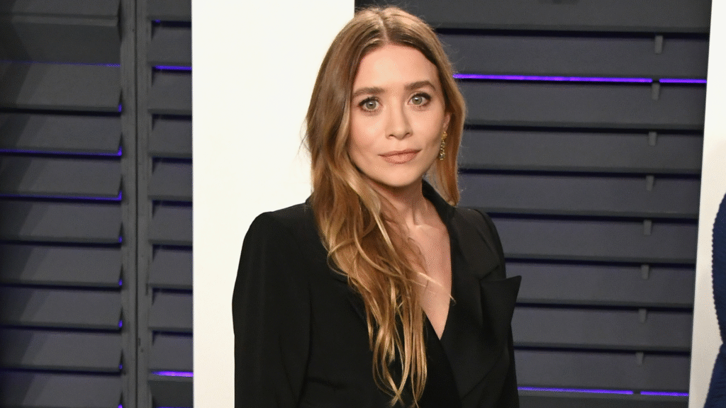 Ashley Olsen Styles a Trench Coat as a Minimalist Fall Dress Ashley Olsen Styles a Trench Coat as a Minimalist Fall Dress