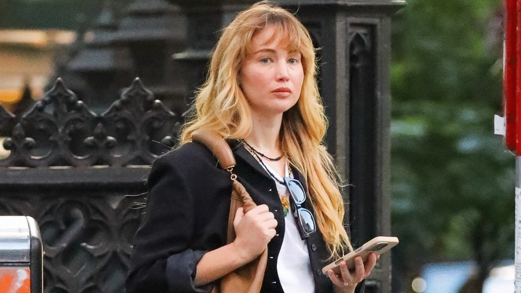 Jennifer Lawrence Steps Up Fall 2025’s Pointed Flats Trend With Her Favorite Loewe Bag Jennifer Lawrence Steps Up Fall 2025’s Pointed Flats Trend With Her Favorite Loewe Bag