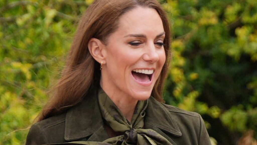 Kate Middleton Nods to Diana in a Pussybow Blouse for a Meeting With Melania Trump