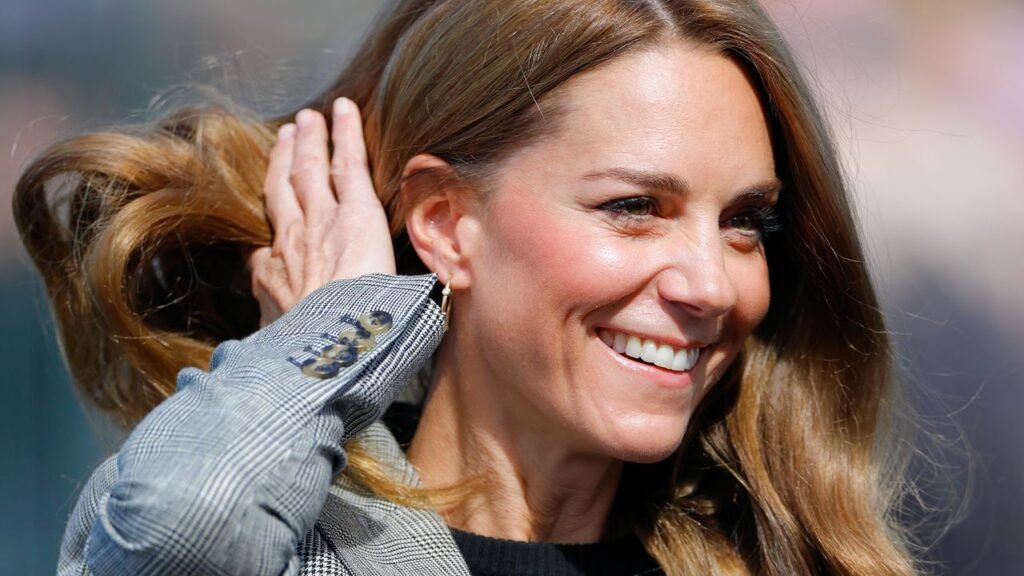 Kate Middleton’s 13-Second Bun Hack Should Be Taught in Schools Kate Middleton’s 13-Second Bun Hack Should Be Taught in Schools