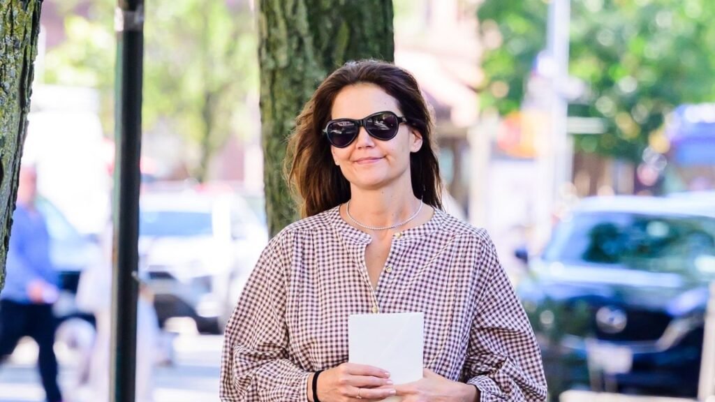 Katie Holmes Breaks Out the Billowy Blouse for Fall Katie Holmes Breaks Out the Billowy Blouse for Fall