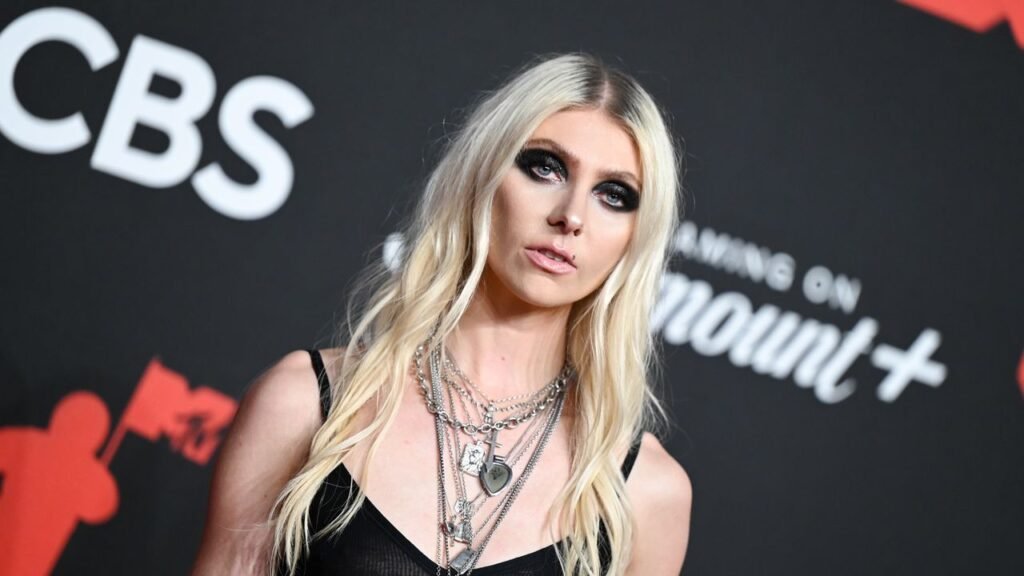 Taylor Momsen’s VMAs 2025 Red Carpet Look Showcases Her Shredded Abs