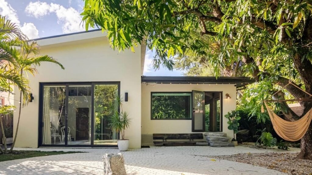 The 12 Best Airbnbs in Miami, From South Beach to Coconut Grove