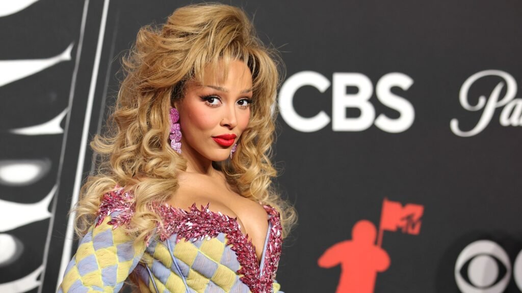 VMAs 2025: All the Red Carpet Fashion, Outfits, and Looks