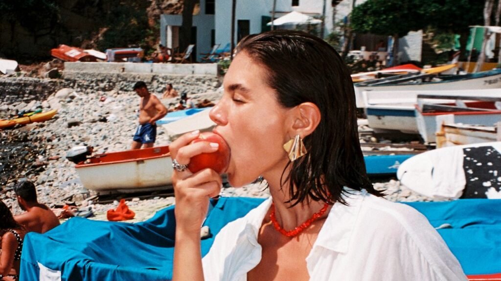 5 Small Habits That Can Help Reduce Bloating