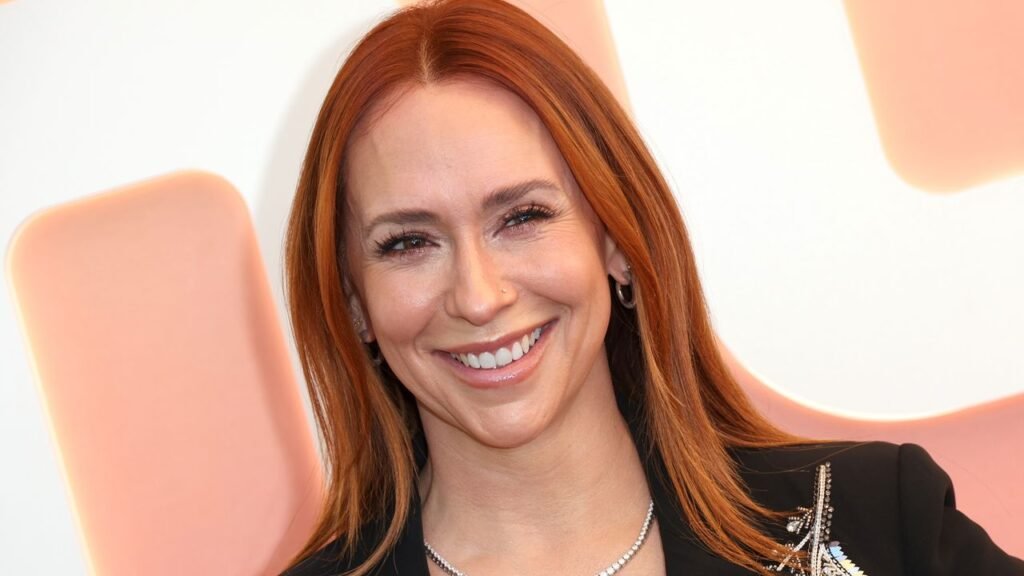 Jennifer Love Hewitt Traded in Her Red Hair for Honey Blonde Jennifer Love Hewitt Traded in Her Red Hair for Honey Blonde