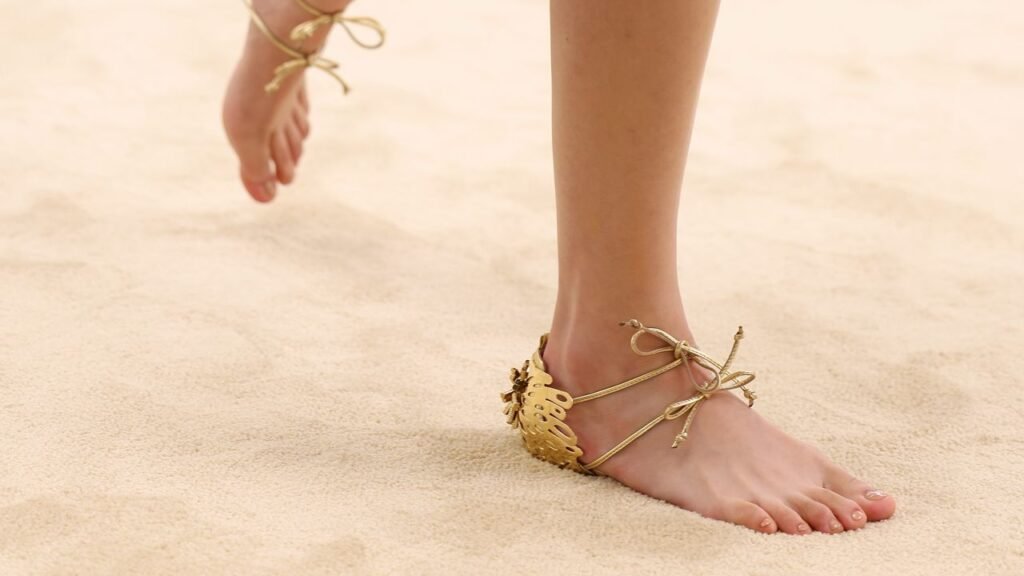 Vogue Staffers Go Toe-to-Toe Over Chanel’s Freaky New Shoes Vogue Staffers Go Toe-to-Toe Over Chanel’s Freaky New Shoes