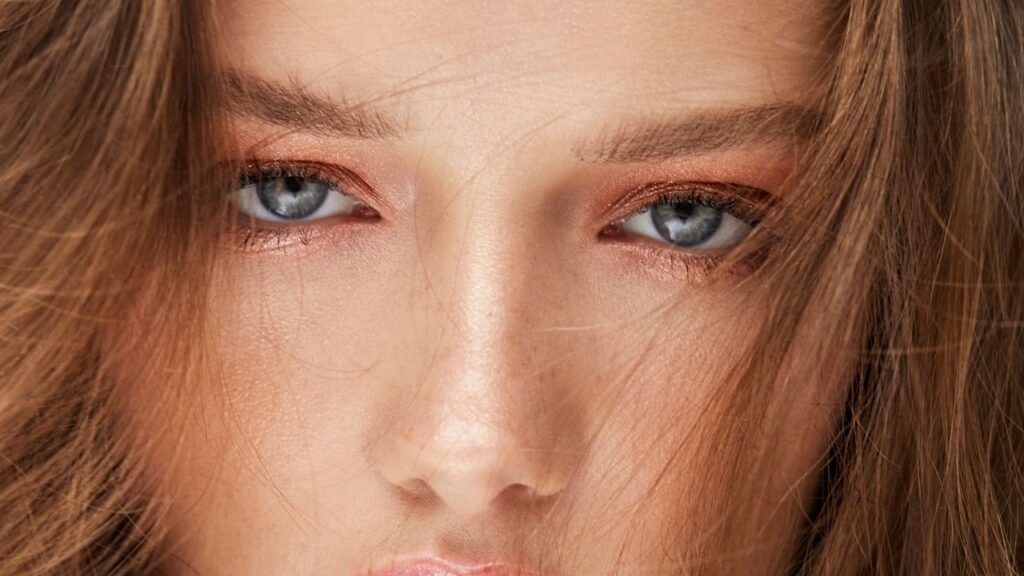 9 Best Eye Lift Creams for Hooded Eyes to Transform Sagging Lids 9 Best Eye Lift Creams for Hooded Eyes to Transform Sagging Lids