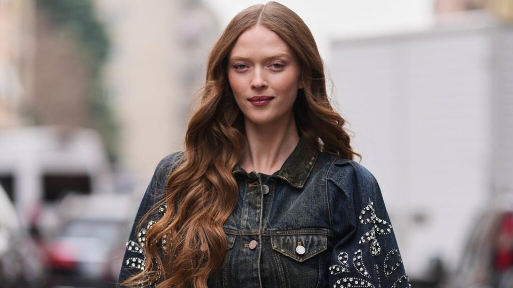 ’90s Embellished Jeans Are Making a Comeback This Summer ’90s Embellished Jeans Are Making a Comeback This Summer