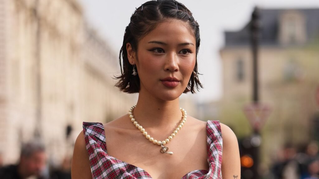 ‘Grandma Jewelry’ Is the Cool-Girl Accessory You Actually Need This Summer ‘Grandma Jewelry’ Is the Cool-Girl Accessory You Actually Need This Summer