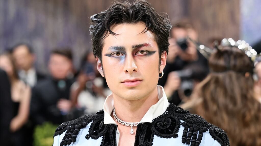 In Defense of Hudson Williams’ ‘Messy’ Met Gala Makeup In Defense of Hudson Williams’ ‘Messy’ Met Gala Makeup