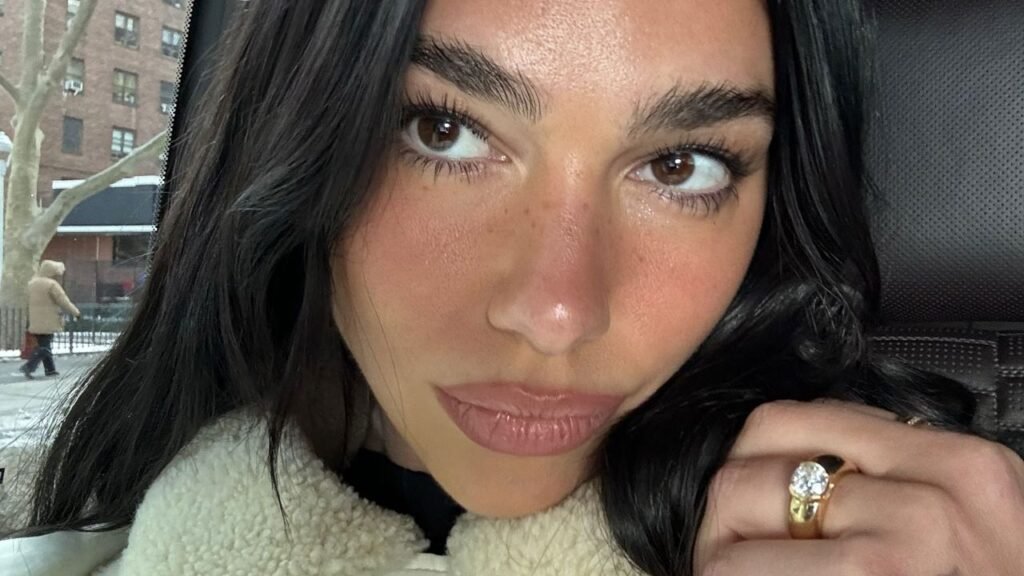 Round Cut Engagement Rings: What to Know About the Classic Diamond Shape