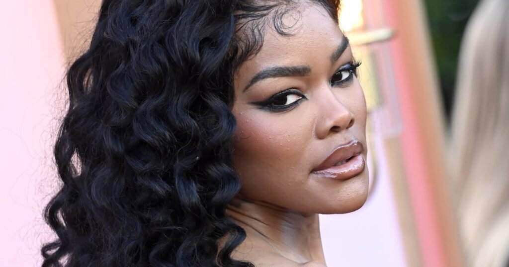 Teyana Taylor’s Slip Dress For ‘The Roast Of Kevin Hart’ Was A Slay Teyana Taylor’s Slip Dress For ‘The Roast Of Kevin Hart’ Was A Slay