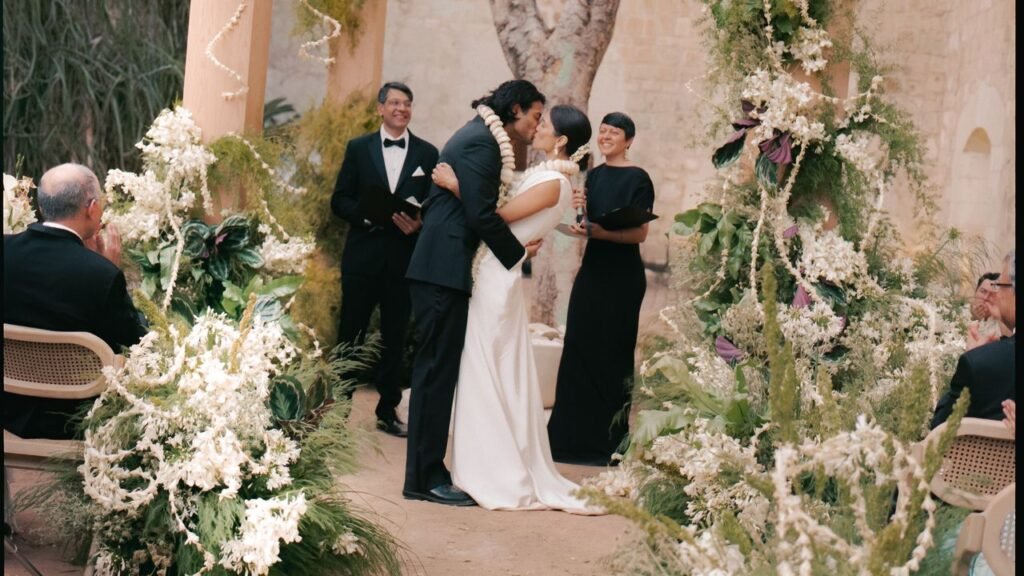 The Bride and Groom Blended Their Indian Heritage With Local Traditions at This Oaxacan Wedding The Bride and Groom Blended Their Indian Heritage With Local Traditions at This Oaxacan Wedding