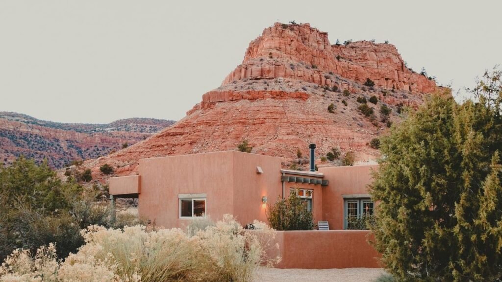 10 Airbnbs Near National Parks, Just in Time for Your Summer Road Trip 10 Airbnbs Near National Parks, Just in Time for Your Summer Road Trip