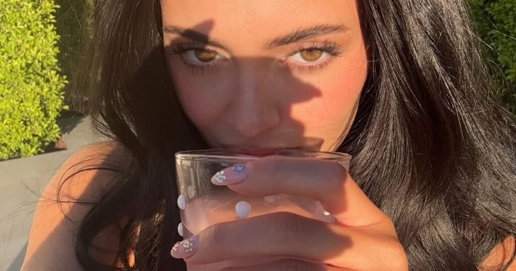10 Bedazzled Celebrity Manicures That Shimmer & Shine