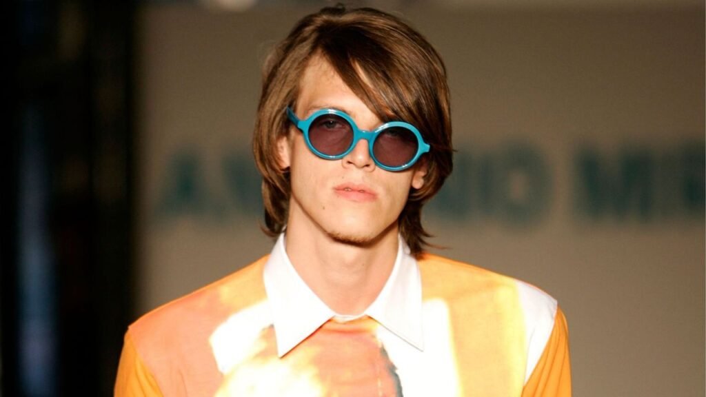 How the Art and Style of David Hockney Made a Splash on the Runway