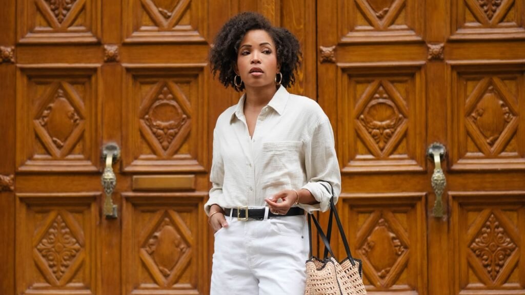 How to Wear a Linen Shirt This Summer (Because It’s Too Hot for Anything Else) How to Wear a Linen Shirt This Summer (Because It’s Too Hot for Anything Else)