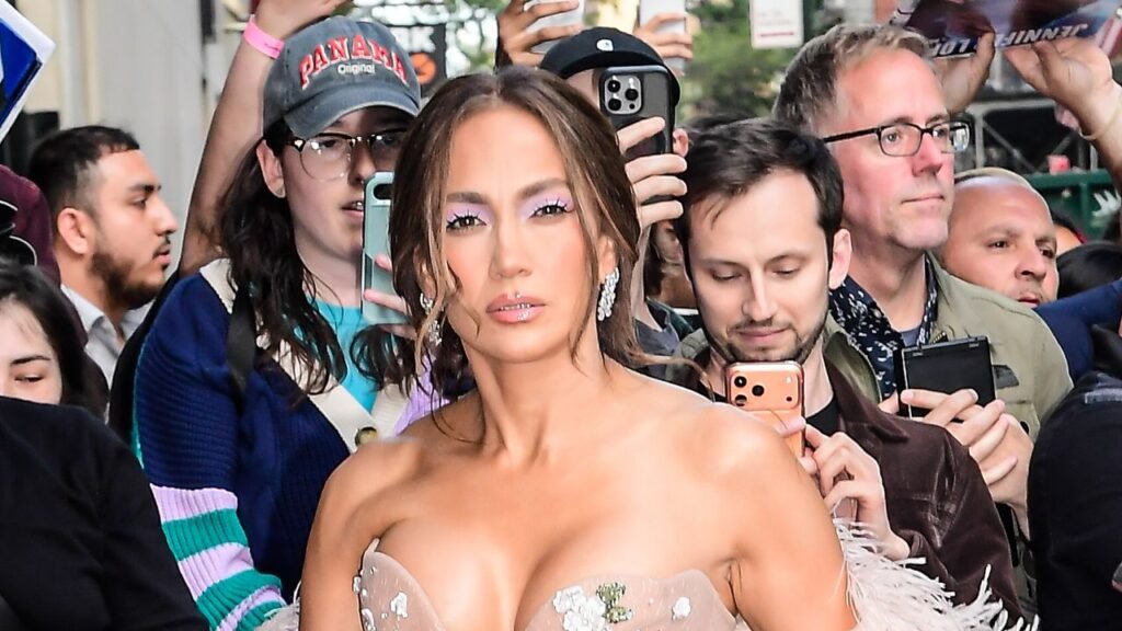 Jennifer Lopez Is Singlehandedly Bringing Back This ’00s Lash Trend Jennifer Lopez Is Singlehandedly Bringing Back This ’00s Lash Trend