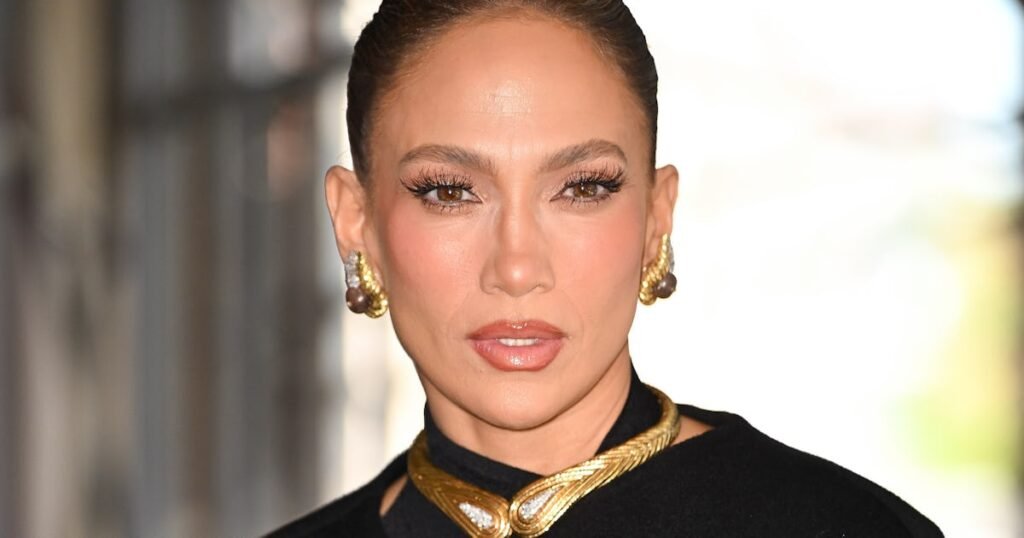 Jennifer Lopez’s Lilac Eyeshadow & Lover’s Knot Braid Are Pure Romance