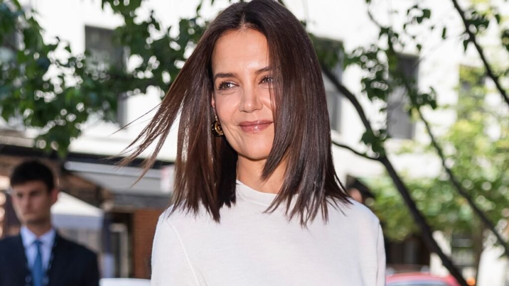 Katie Holmes Mastered the Art of Styling Gray Jeans for Summer in Just 4 Steps