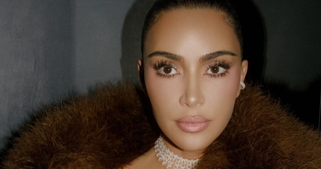 Kim Kardashian’s Claw Clip Is So Y2K Cool Girl-Coded Kim Kardashian’s Claw Clip Is So Y2K Cool Girl-Coded