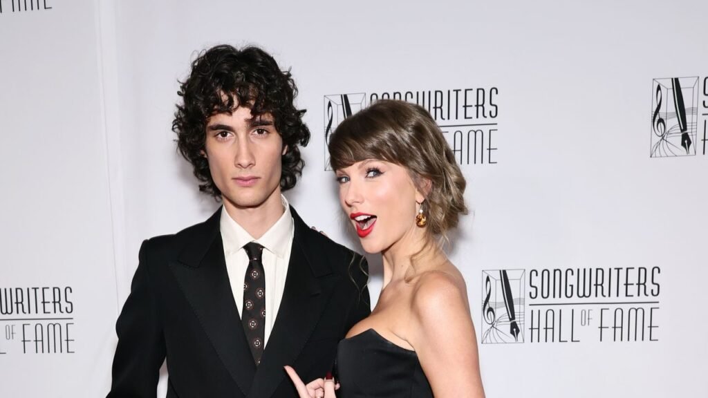 Taylor Swift Made History at this Year’s Songwriters Hall of Fame Induction Ceremony Taylor Swift Made History at this Year’s Songwriters Hall of Fame Induction Ceremony