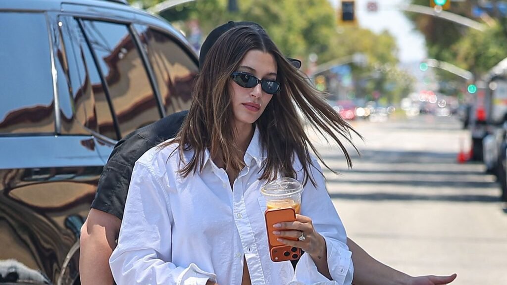 These Are the Summer Wardrobe Staples Hailey Bieber Always Returns To These Are the Summer Wardrobe Staples Hailey Bieber Always Returns To