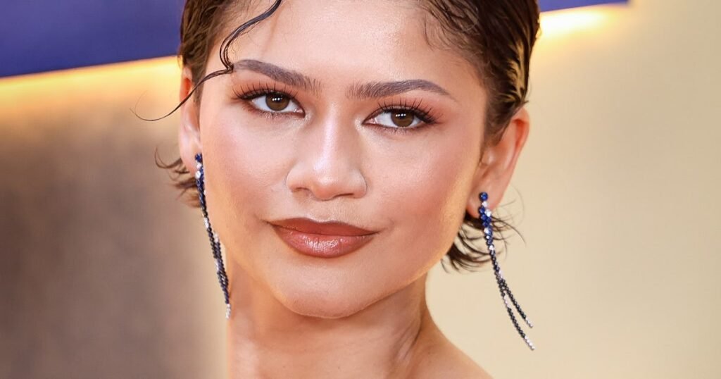 Zendaya’s Latest ‘Spider-Man’ Red Carpet Look Is Subtle Method Dressing At Its Best Zendaya’s Latest ‘Spider-Man’ Red Carpet Look Is Subtle Method Dressing At Its Best