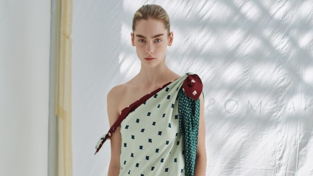 10+ Scarf Dresses to Wear All Summer Long 10+ Scarf Dresses to Wear All Summer Long