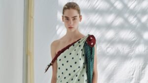 10+ Scarf Dresses to Wear All Summer Long 10+ Scarf Dresses to Wear All Summer Long