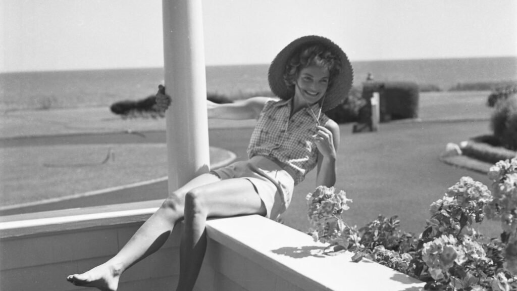 25 Vintage Photos of Jackie Kennedy Summering in Hyannis Port, Massachusetts