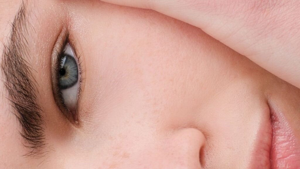 8 Best Eye Serum Formulas of 2026 to Tighten and Depuff