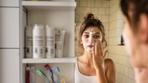 A Doctor’s Guide To Skin Purging: The Dos & Don’ts