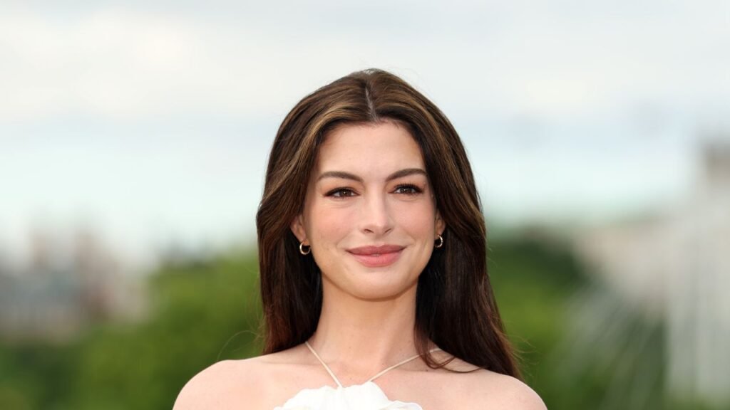 Anne Hathaway Finds the Golden Thread Between Boho and Ancient Greece Anne Hathaway Finds the Golden Thread Between Boho and Ancient Greece