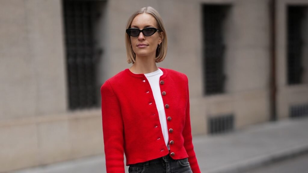 How to Style Granny Jeans With Flat Shoes This Fall