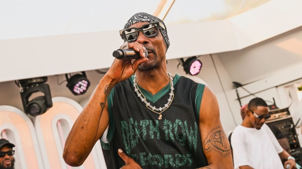 Snoop Dogg Shut Down Montauk’s Surf Lodge for the Fourth of July Weekend Snoop Dogg Shut Down Montauk’s Surf Lodge for the Fourth of July Weekend